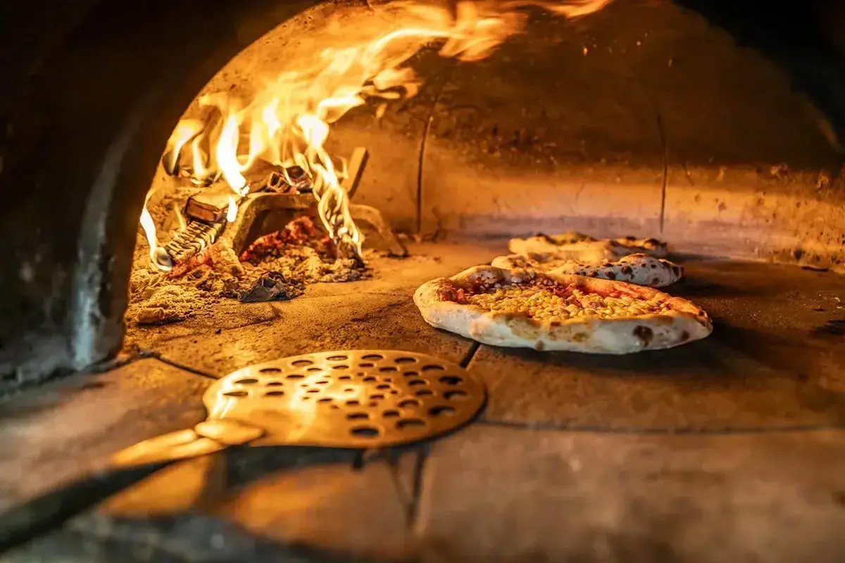 spazzacamino-capra-marco-cant&ugrave;-forno-legna-ristorante-pizzeria